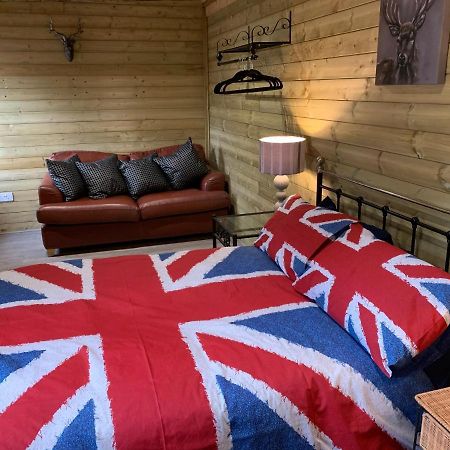 Bedrock Lodge Winterbourne Exteriör bild
