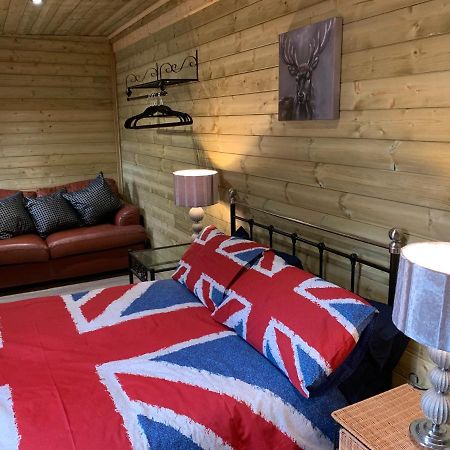 Bedrock Lodge Winterbourne Exteriör bild