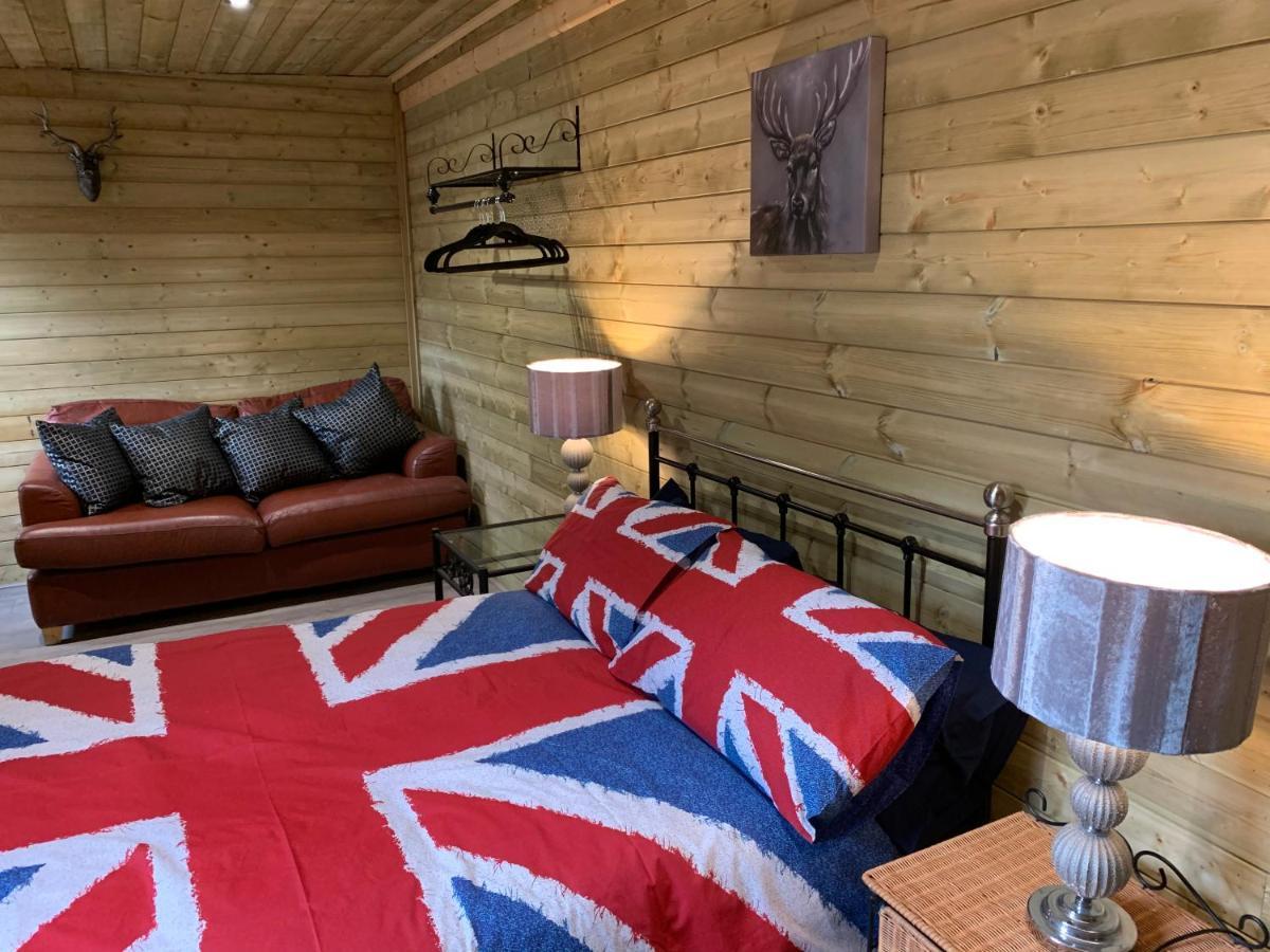Bedrock Lodge Winterbourne Exteriör bild