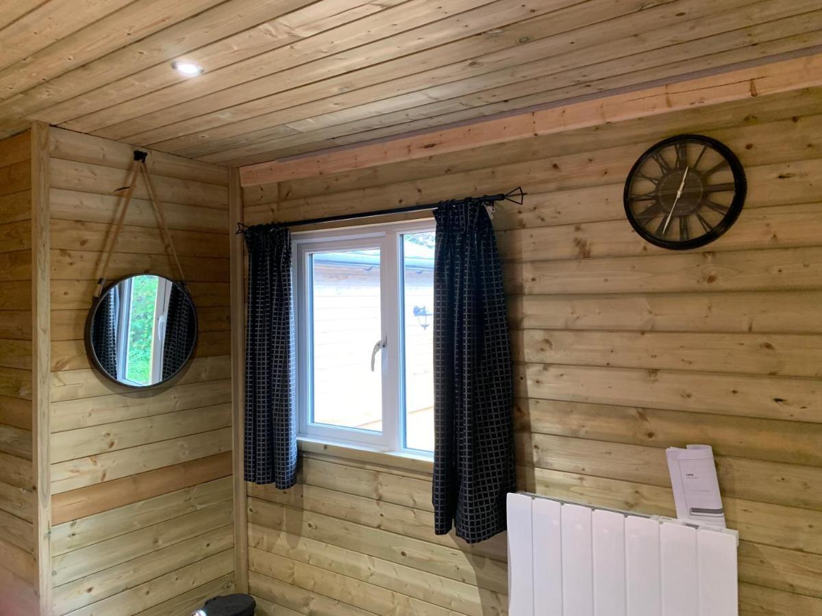 Bedrock Lodge Winterbourne Exteriör bild